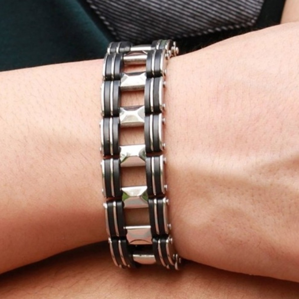 Man’s Stainless Steel Black Rubber Bike Chain Link Bracelet.